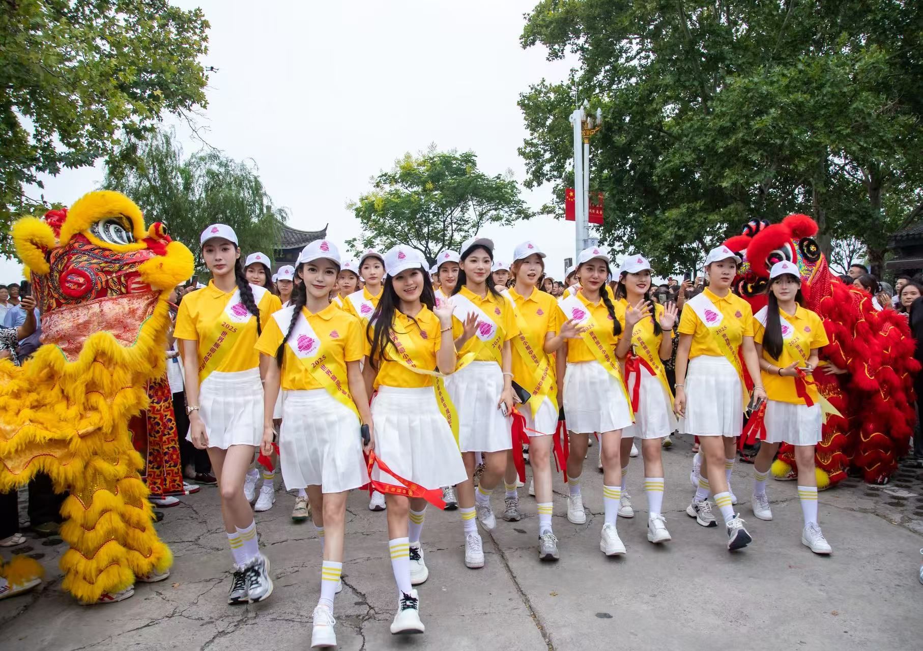 国际商学院学子在2025世界旅游小姐中国年度冠军总决赛中荣获优秀选手荣誉称号
