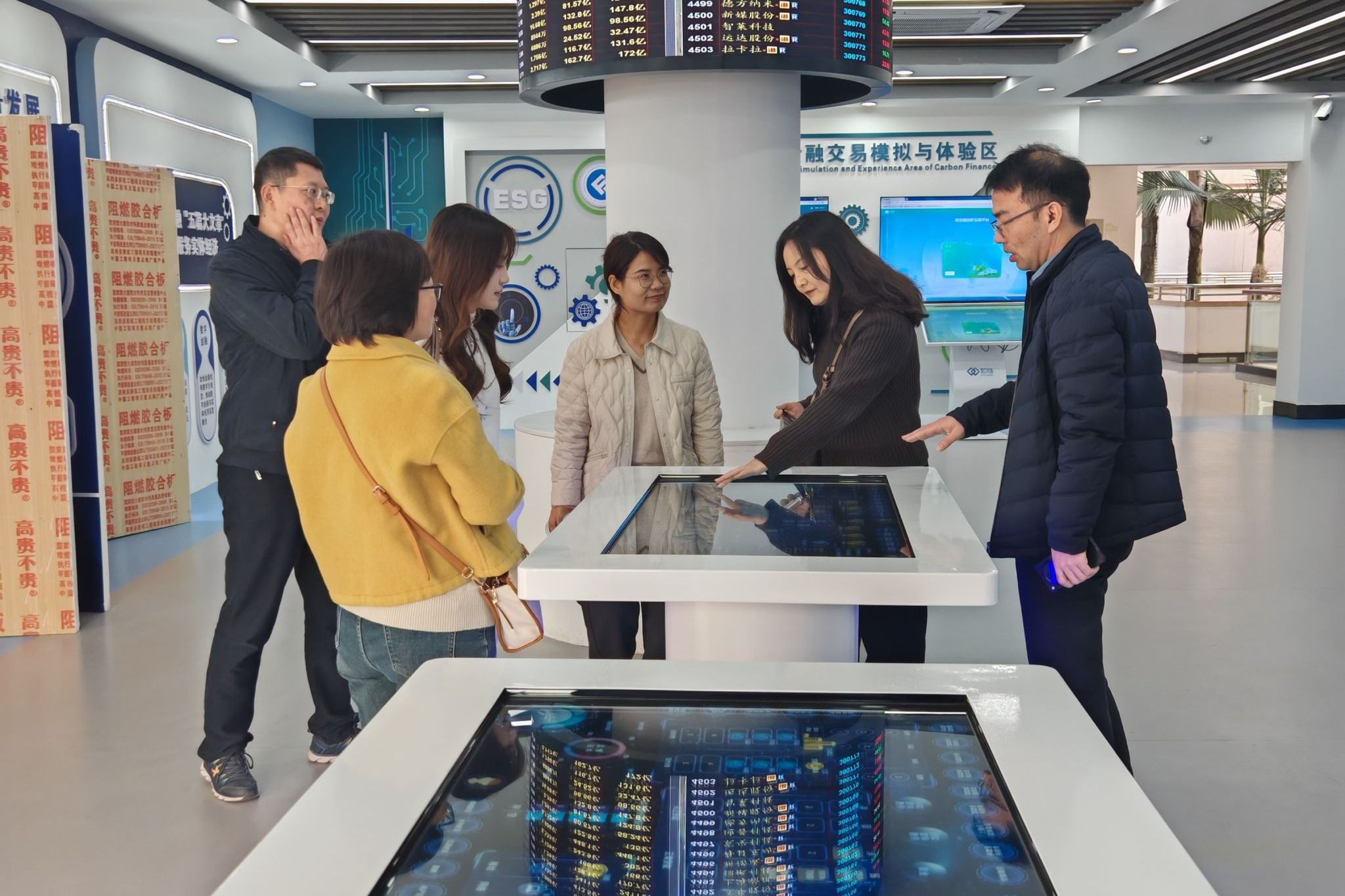 国际商学院赴重庆高校调研虚拟仿真实验室建设